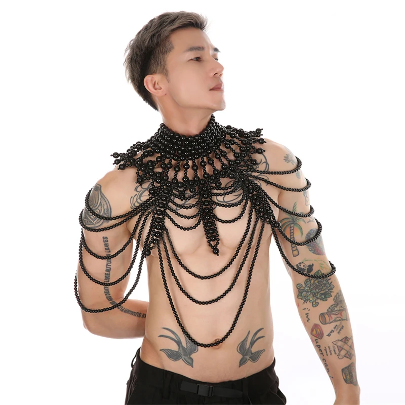 Herren-Umhang für Performance-Kostüme, handgefertigt, mit weißen Perlen, Rollkragen-Oberteil, Sommer-Mantel, schwarzer rückenfreier Umhang, Herrenbekleidung – Detail 3