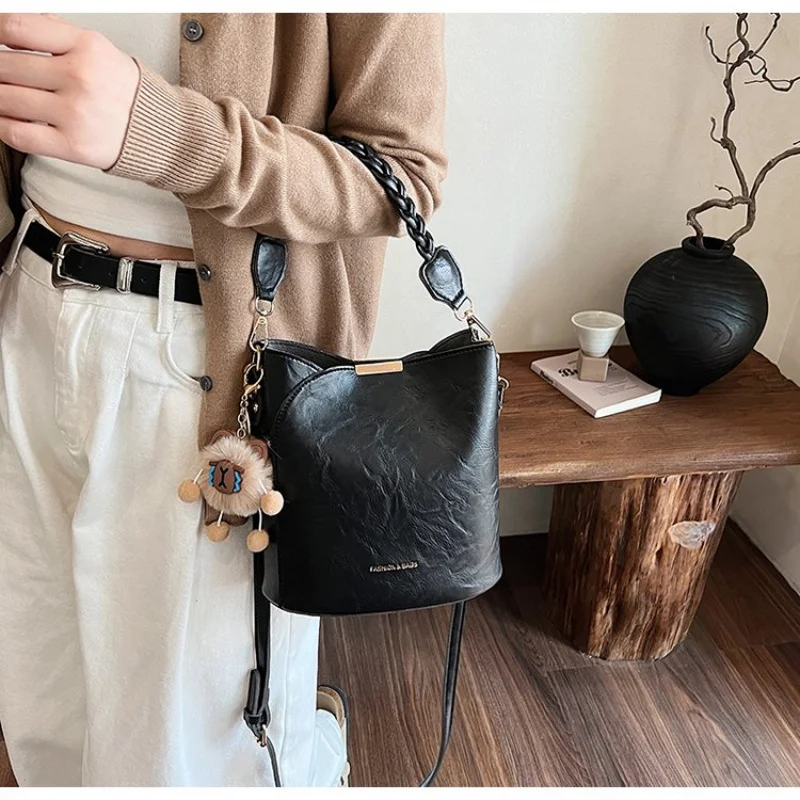 

Элитная женская сумка через плечо из кожи с рисунком камелии, повседневная элегантная винтажная просторная повседневная сумка в Париже ​