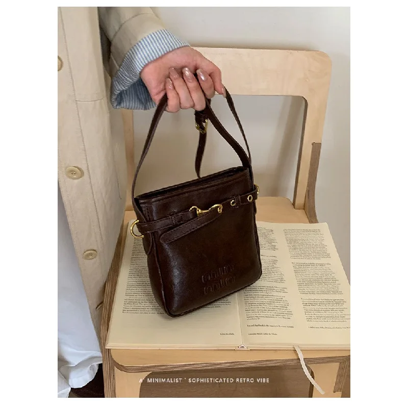 

Elegant Ladies Messenger Bag Made Of Fine Leather Boasting Trendy High-End Lightweight Daily Refined Look​