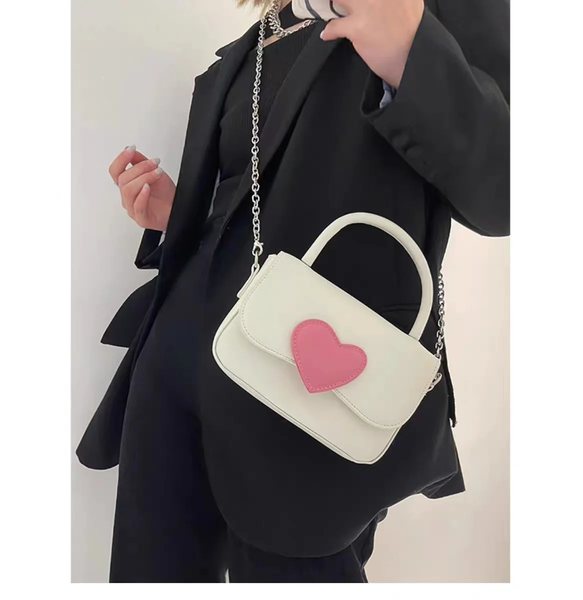 2024 Summer New Pink Love Color Girl Cute Small Square Bag Fashion Hand Chain Crossbody Bag