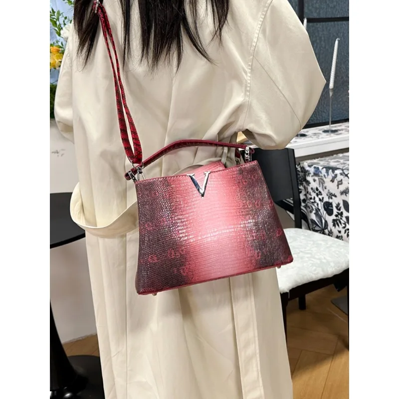 

High-End Women's Handbag Made of Lakeside-Printed Leather Boasting Trendy Paris Vintage Neat Daily Look
