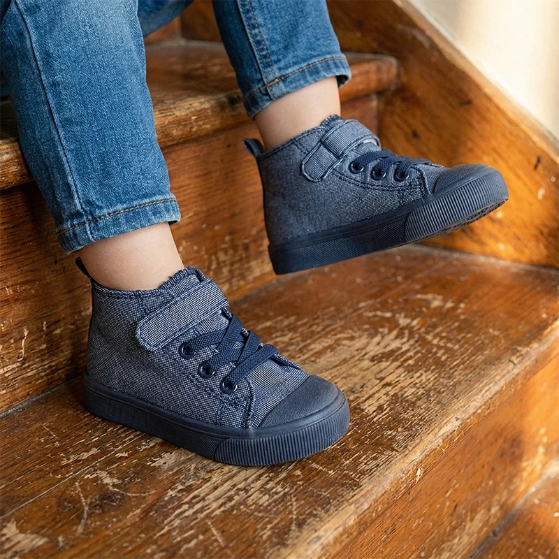 Spring casual hook-and-loop children's shoes, color-matched sole, mid-top board shoes, toe-cap for small & medium boys, lightwei