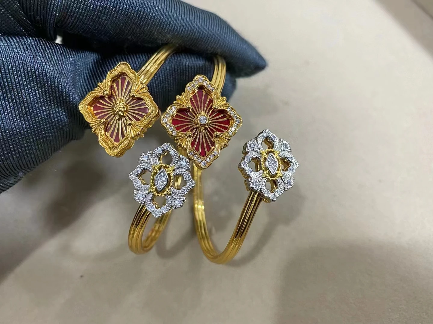 High Quality Italian Opera Bracelet Women's Open Vintage Gold PlatedDiamond Four Leaf Clover Enamel Hot Selling Hand Jewelry