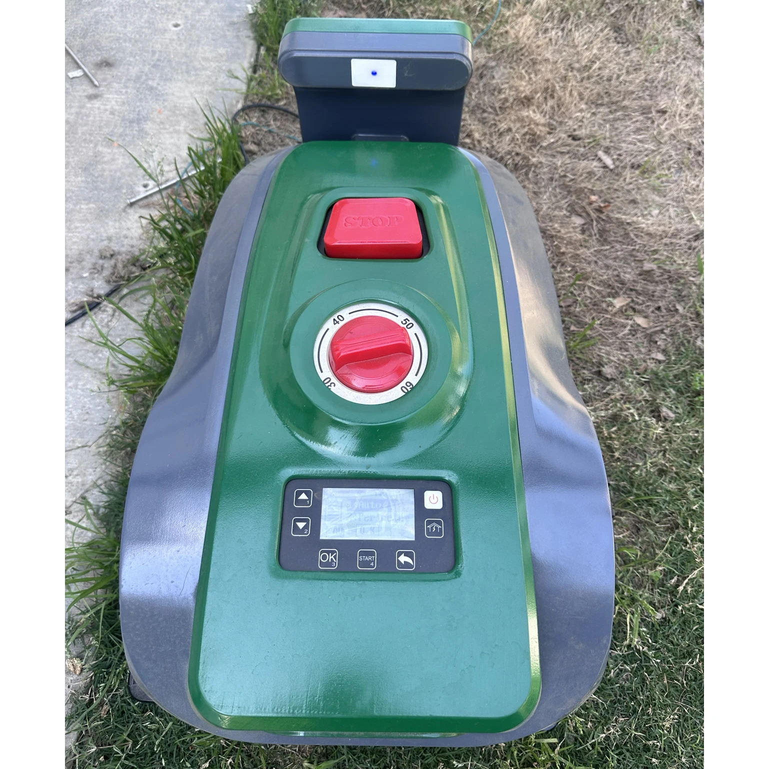 Robot Lawn Mower 2.0Ah Battery Powered Automatic Rechargeable Robotic Lawnmowers with Path Boundary Wire