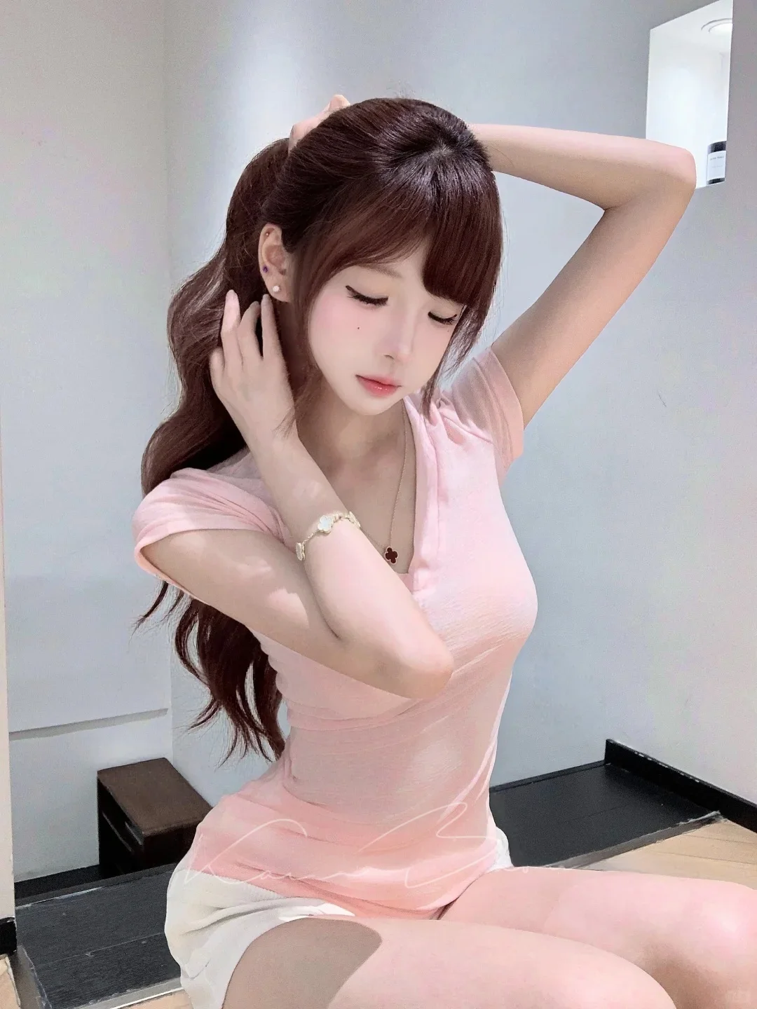 New Versatile Transparent White Slim Short Sleeve T-Shirt V-Neck Lightweight Waist-Cinching Slimming Shirt Casual Style