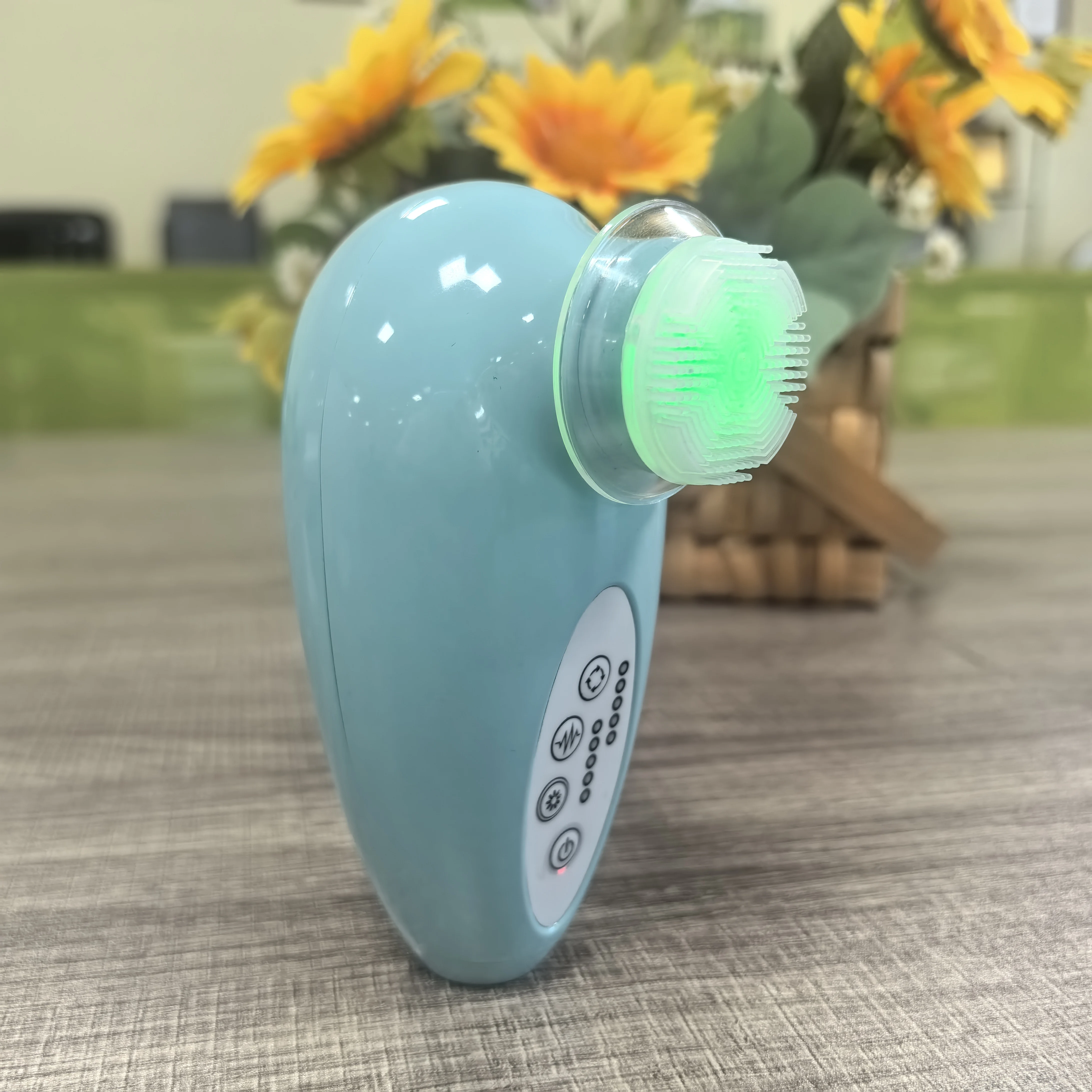 Draagbaar 4-in-1 gezichtshuidliftapparaat Gezichtssiliconenborstelreiniger Elektrische gezichtsreinigingsborstel voor diepe reiniging