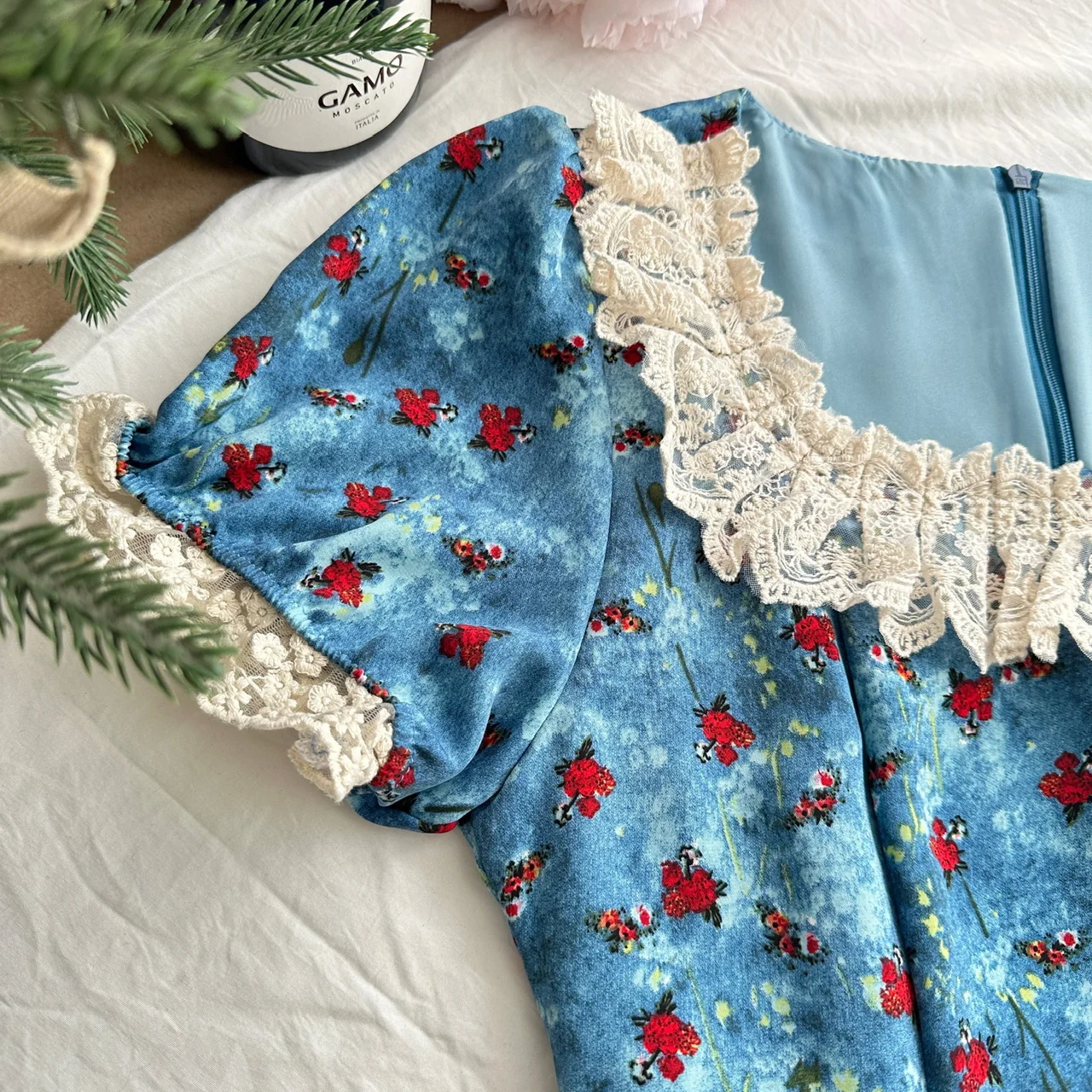 Französisches blaues Kleid mit Blumendruck, langes Abendkleid im Rosenstil, kurze Ärmel, Empire-Taille, knöchellang, einzigartiges Design, Freizeitkleid