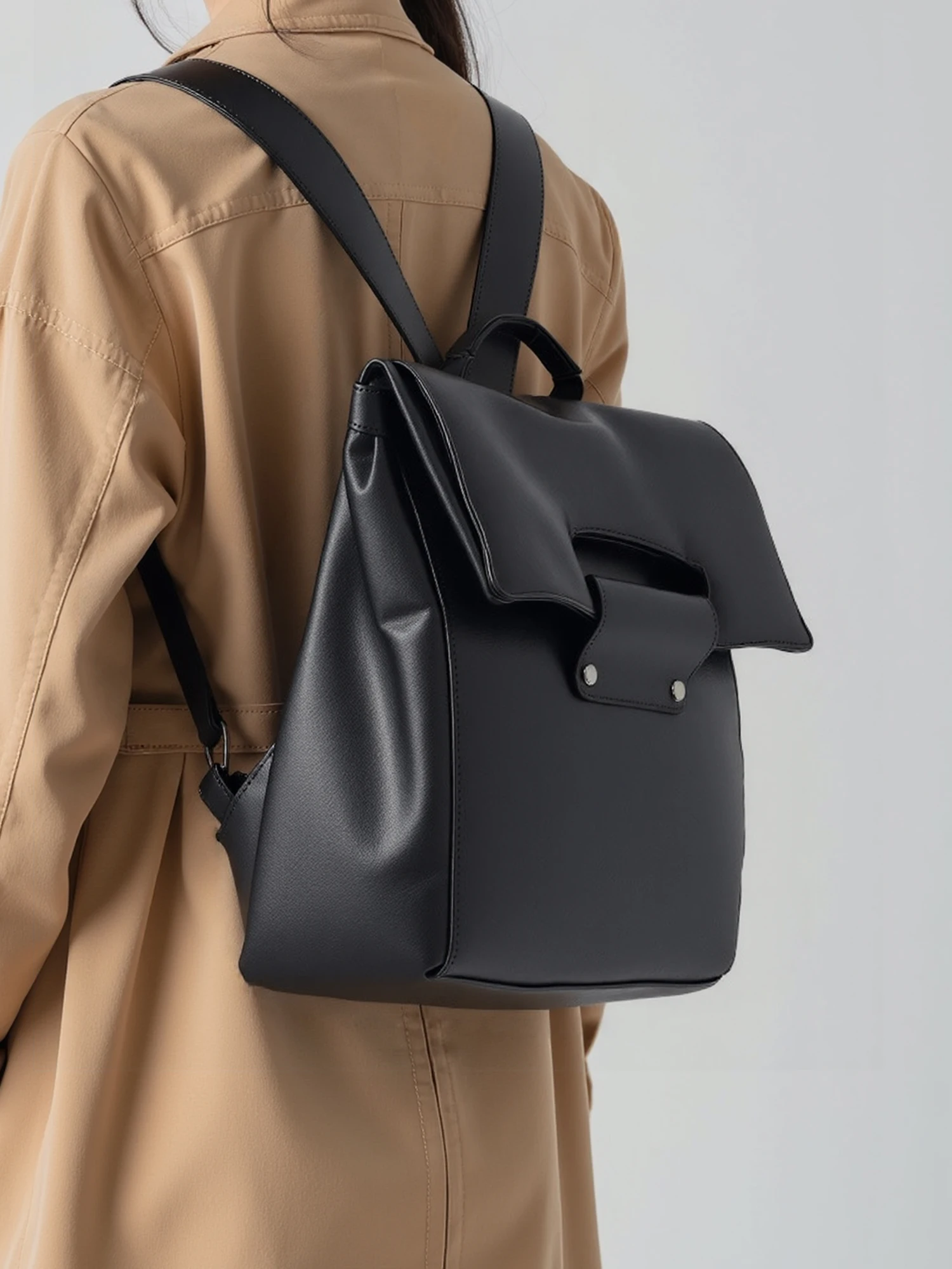 

Light Luxury Fashion And High-end Backpacks With Glossy Patent Leather For Work And Commuting Large Capacity Computer Backpacks