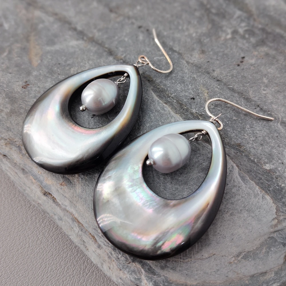 

Y·YING Natural Black Sea Shell Gray Rice Pearl Dangle Woman Hook Earrings Stone Jewelry Creative Gifts