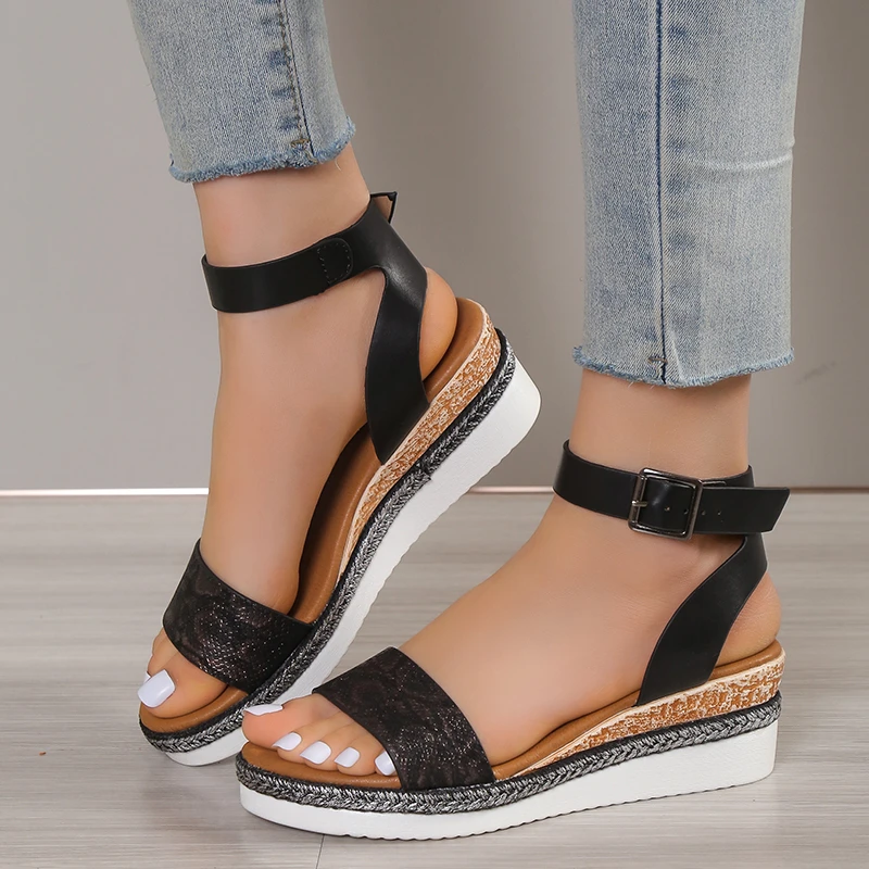 Scarpe da donna 2024 Platform tinta unita sandali Casual con zeppa da donna Open Toe Buckle sandali da spiaggia estivi da donna Mujer