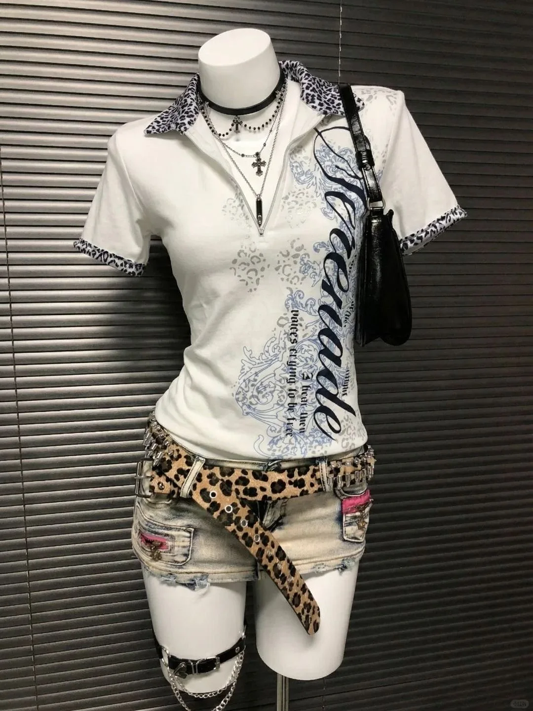 Vintage Leopard Collar Cuff Polo Shirt Half Zipper Floral Script Print Slim Fit Curved Hem Cropped Short Sleeve Top