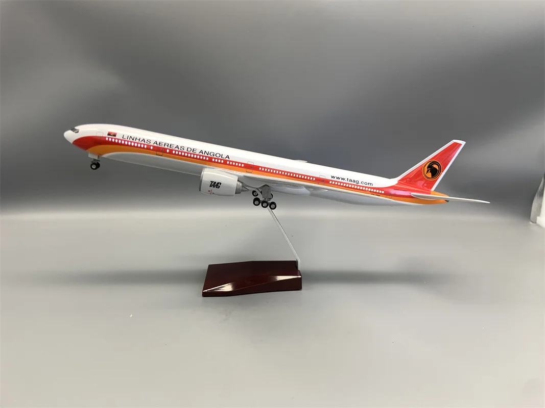 B777-300 أنغولا الخطوط الجوية 1:135 مقياس طائرة 47 سنتيمتر دييكاست الراتنج نموذج طائرة مع الضوء وعجلة الطيران ايرباص المتحمسين هدية