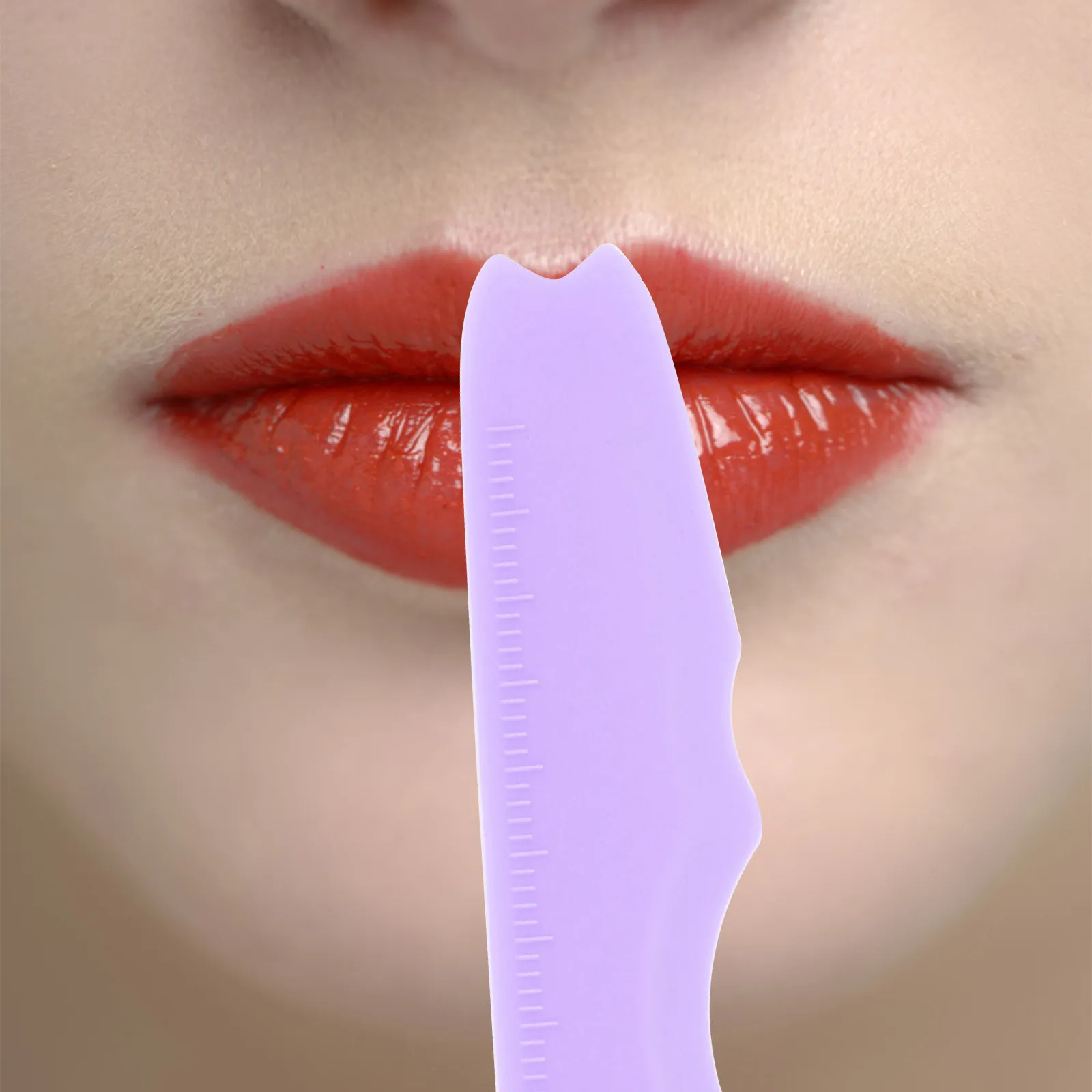 Outil de maquillage en silicone avec poignée ergonomique pour une application stable de l'eye-liner, du mascara et du rouge à lèvres, pochoir multifonction pour une application impeccable