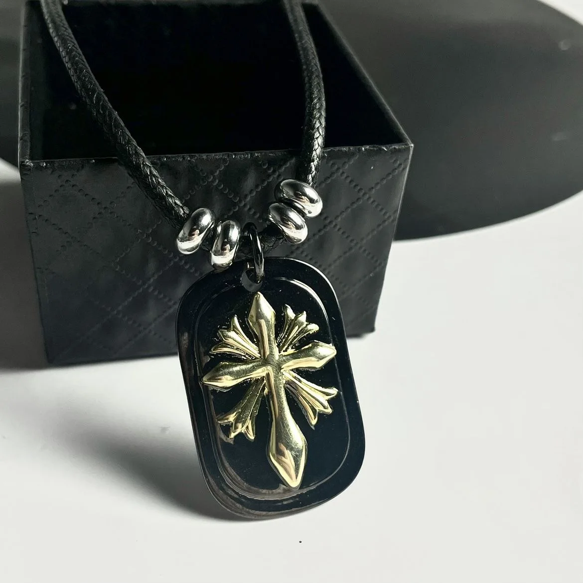 

Lu Shenlijie Cross Necklace Love of Light and Night Peripheral Accessories Niche Original Fashion Exquisite Friends