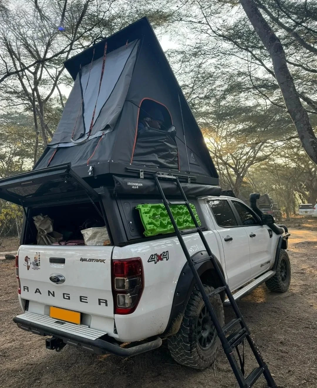 

Lightweight 4x4 Offroad Travel Trailer with Pop-Up Rooftop Tent Hard Shell Slide-in Truck Bed Canopy for Camping