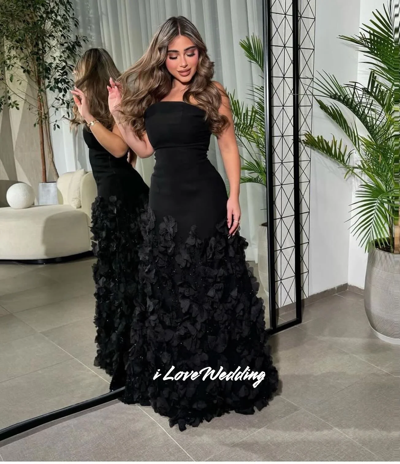 Abiti da ballo neri senza spalline Abiti da festa lunghi fino al pavimento multistrato con sirena in rilievo con fiori 3D pieghettati personalizzati