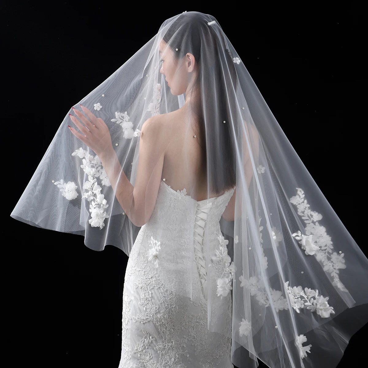 elegant white bridal veil is suitable for women's weddings as a waist length veil