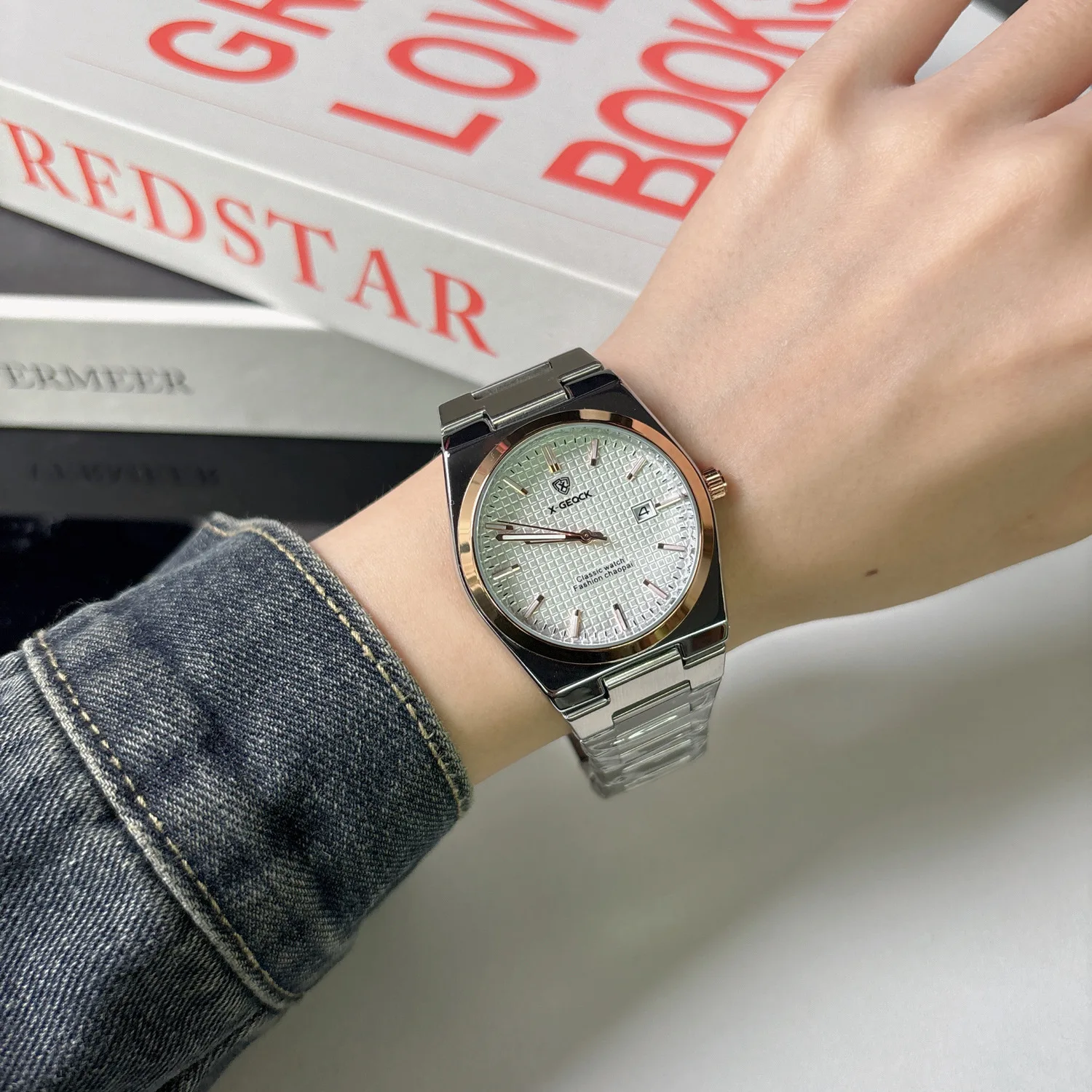 

Минималистичный ультратонкий подарок парню; современные минималистичные ультратонкие мужские часы со светящимся кварцем.