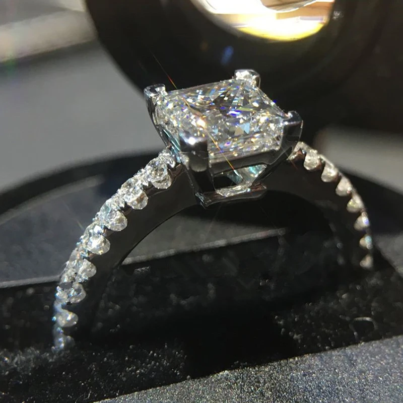 Huitan Luxus Princess Cut CZ Kristall Ringe für Frauen Hochzeit Verlobung Ewigkeit Zubehör Zeitlosen Stil Klassischen Schmuck Heißer