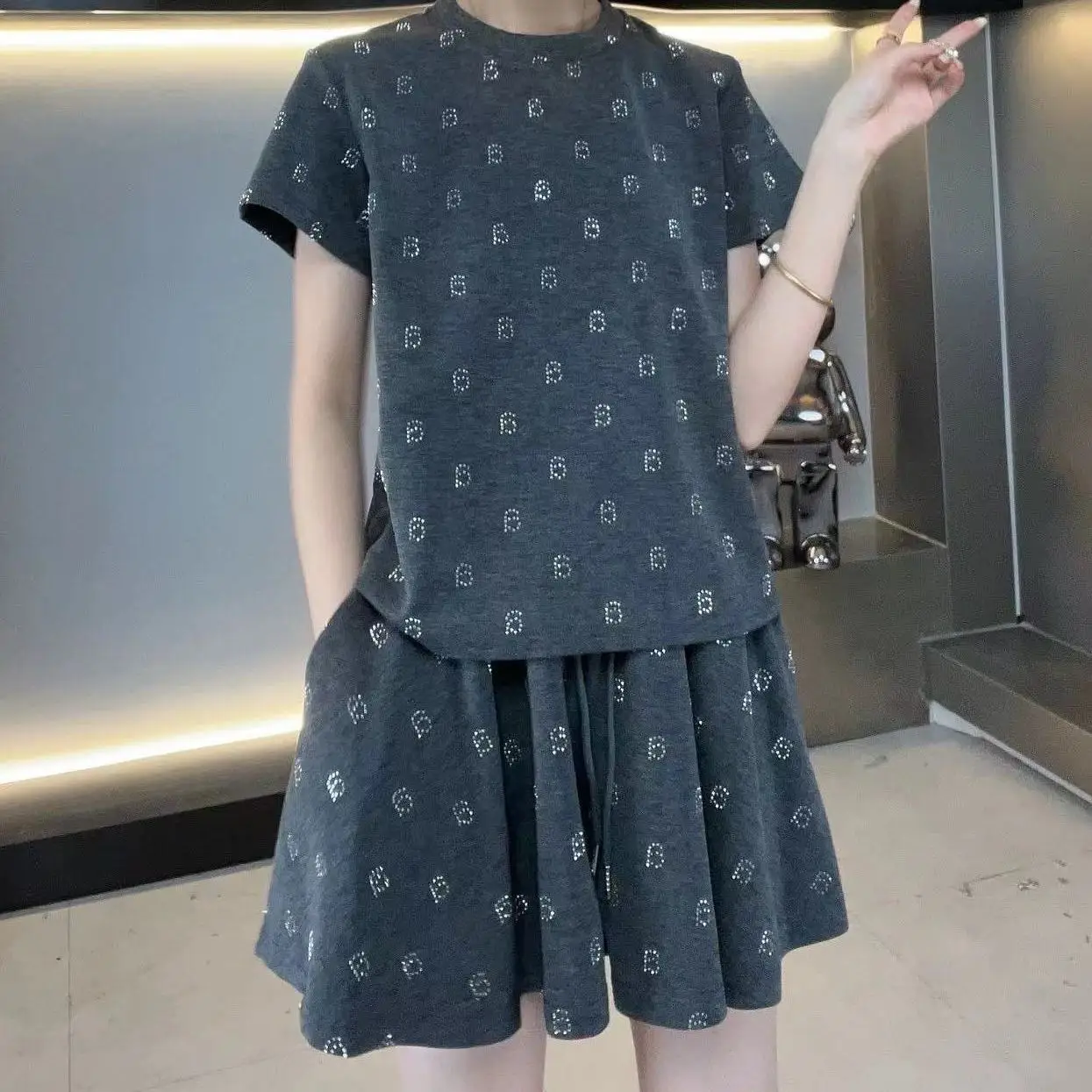 女性用半袖Tシャツとハーフスカートセット,純綿,ダイヤモンドレター,美しいトップ,夏のファッション
