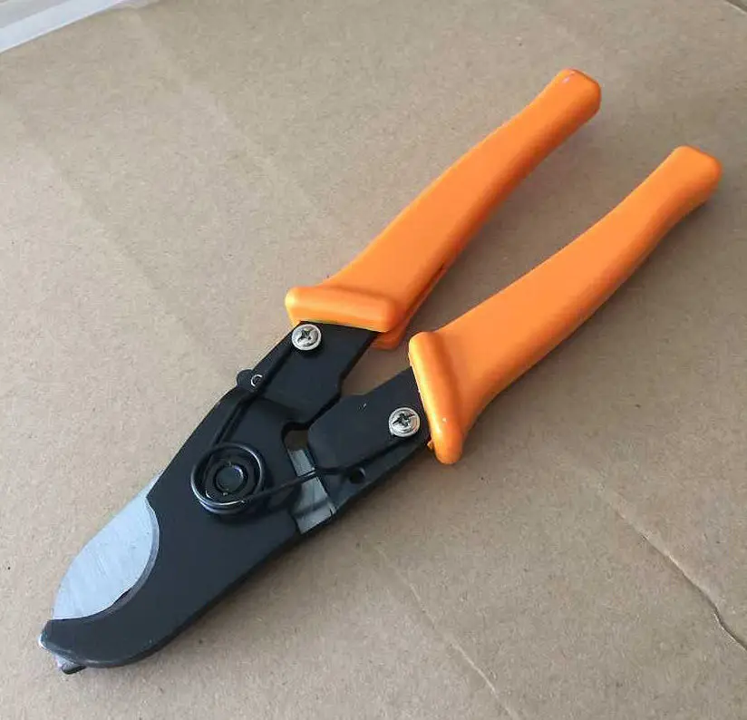 1 of 808-330A Cable Cutter Cut Up To 70mm² Wire Cutter [CAPT2011]