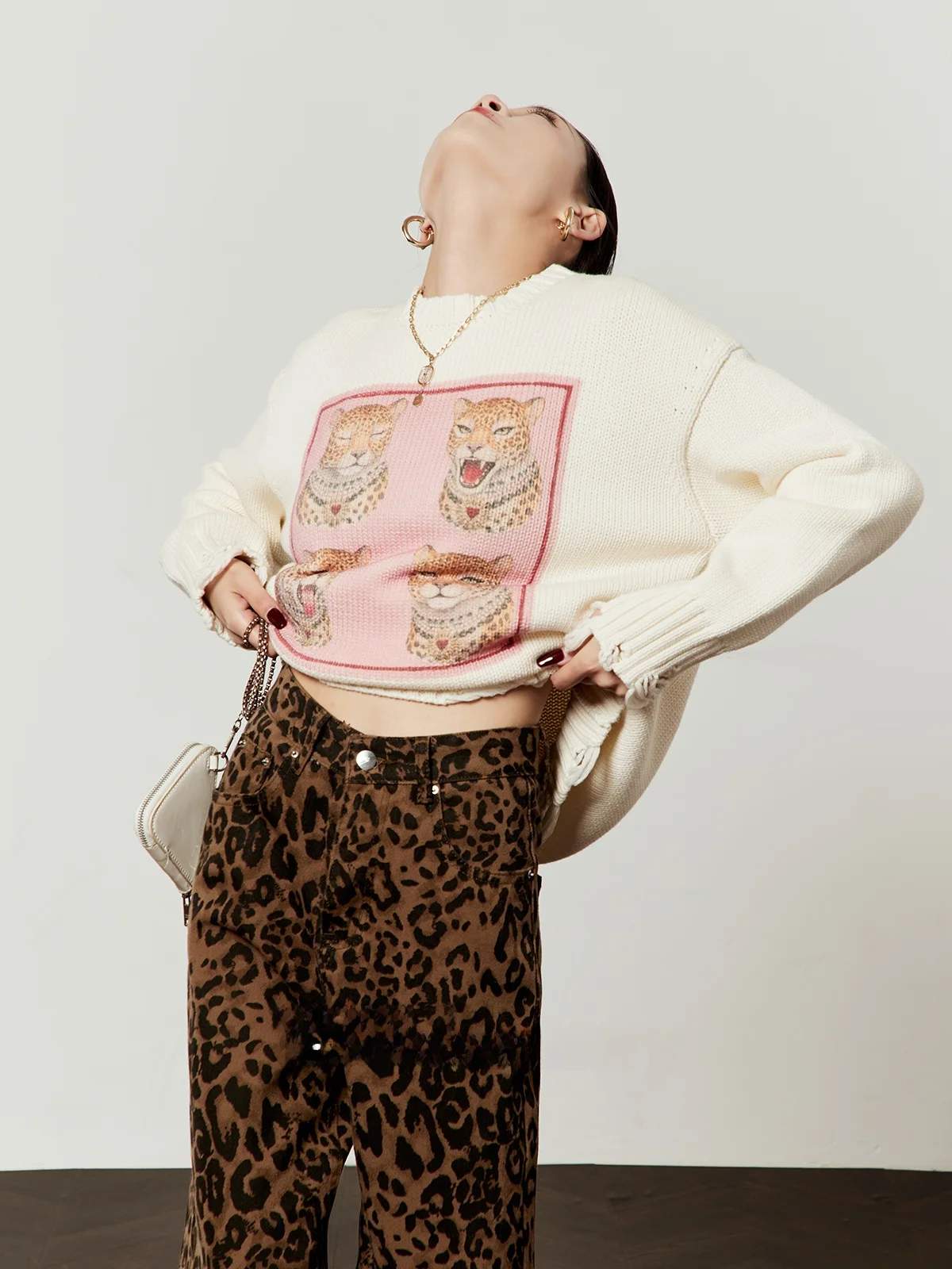 

Loose Women's White Knitted Sweater Spring 2026 New Sle Retro Design Quadra Leopard Print Top Faionable Casual Wear