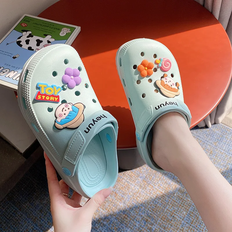 Fashion Charms Girl\'s Clogs Shoes Outdoor Women Slippers Thick Sole High Quality Summer Sandals For Girls Cartoon Cute Slipper