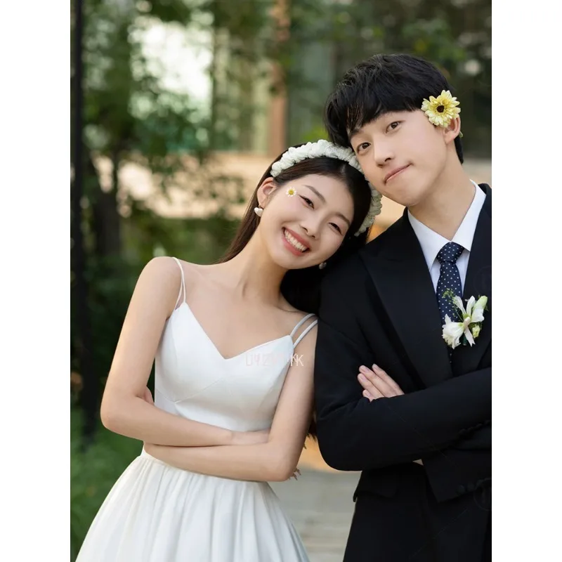 Prosta suknia ślubna bez ramiączek dla kobiet zdjęcia ślubne strzelać na zewnątrz 2025 Korea trawnik linia A satynowa tkanina letnia suknia ślubna