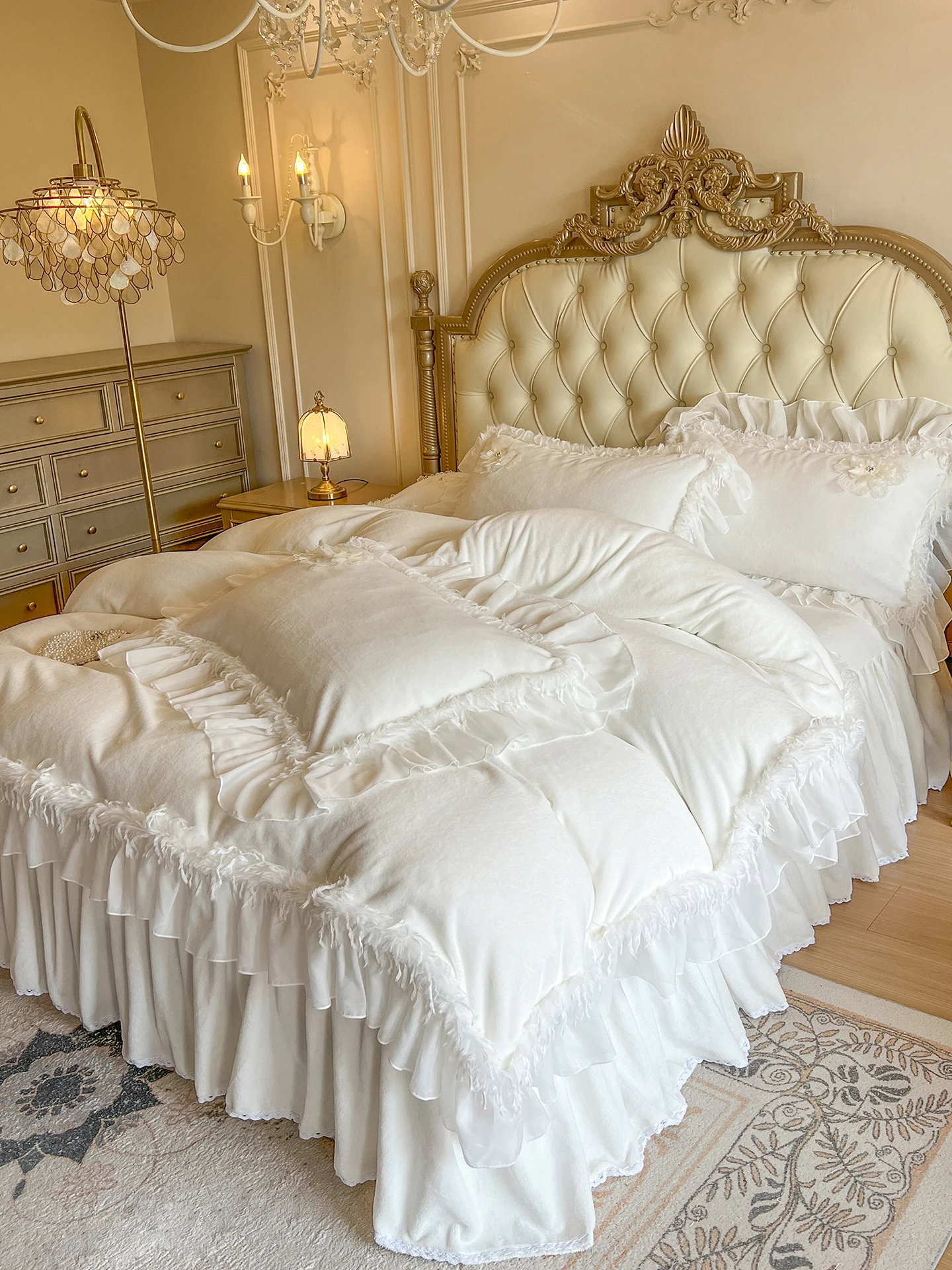 Romantic Princess Style Milk Velvet Coral Fleece Four Piece Set White Lace Bed Skirt Double Sided Velvet Quilt Cover Winter