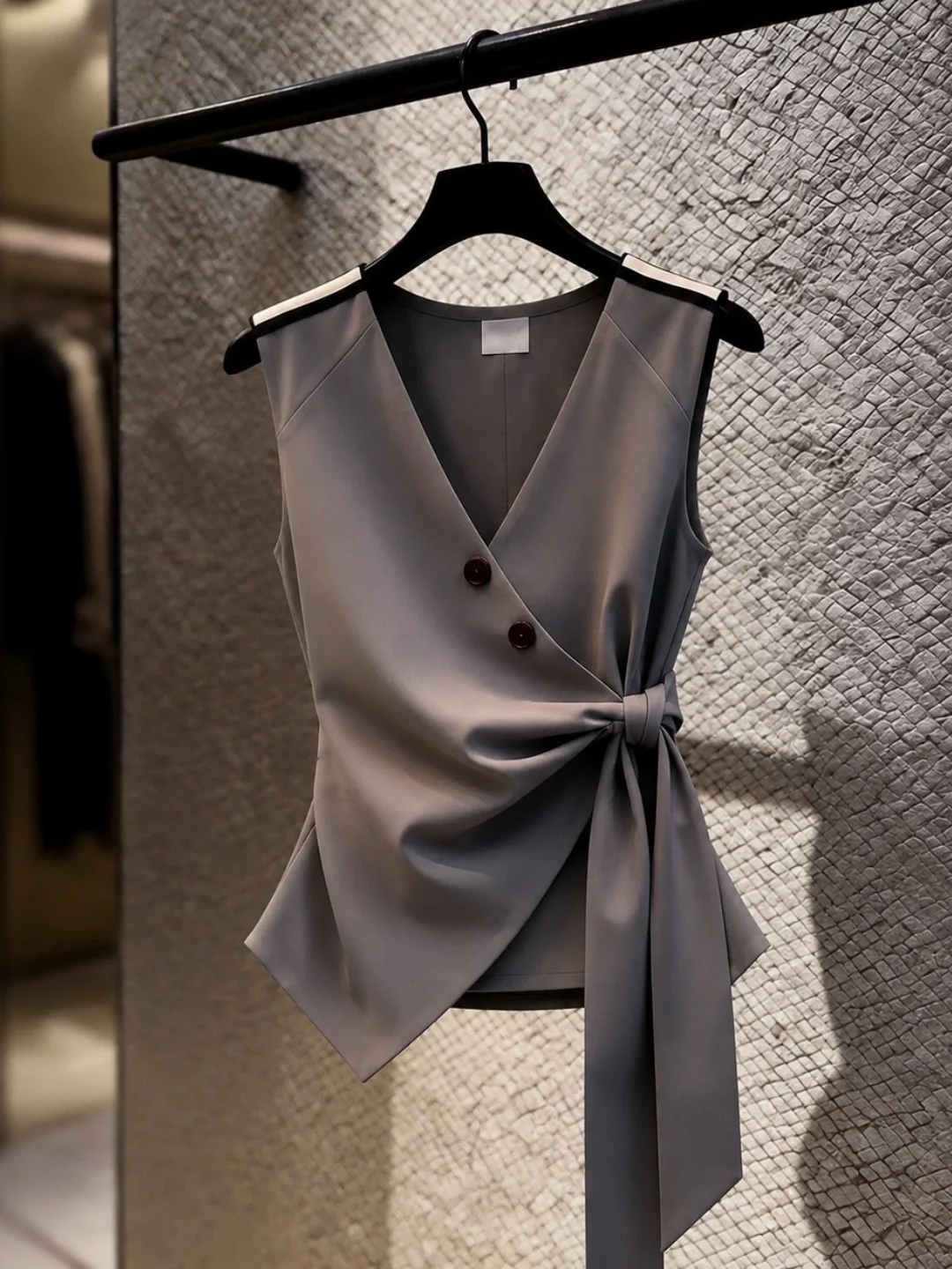 

Elegant V-Neck Sleeveless Vest Women's Commute Fashion Belted Waist Design Summer 2026 Korean Style Straight Cut Silk Top