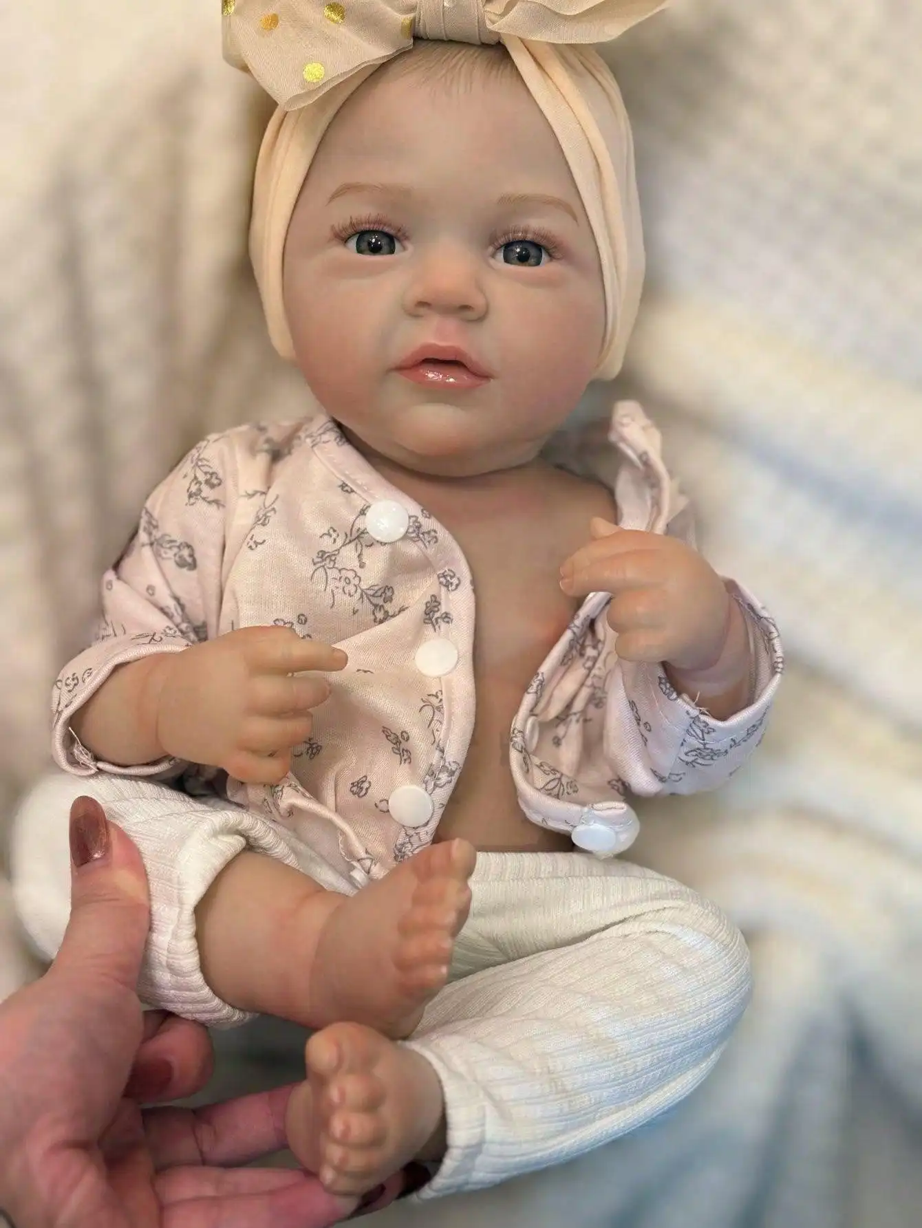 

18-дюймовая мягкая виниловая кукла реборн для девочек Saskia Cuddly Full Body | Реалистичные волосы с ручной росписью | Идеальный подарок детям