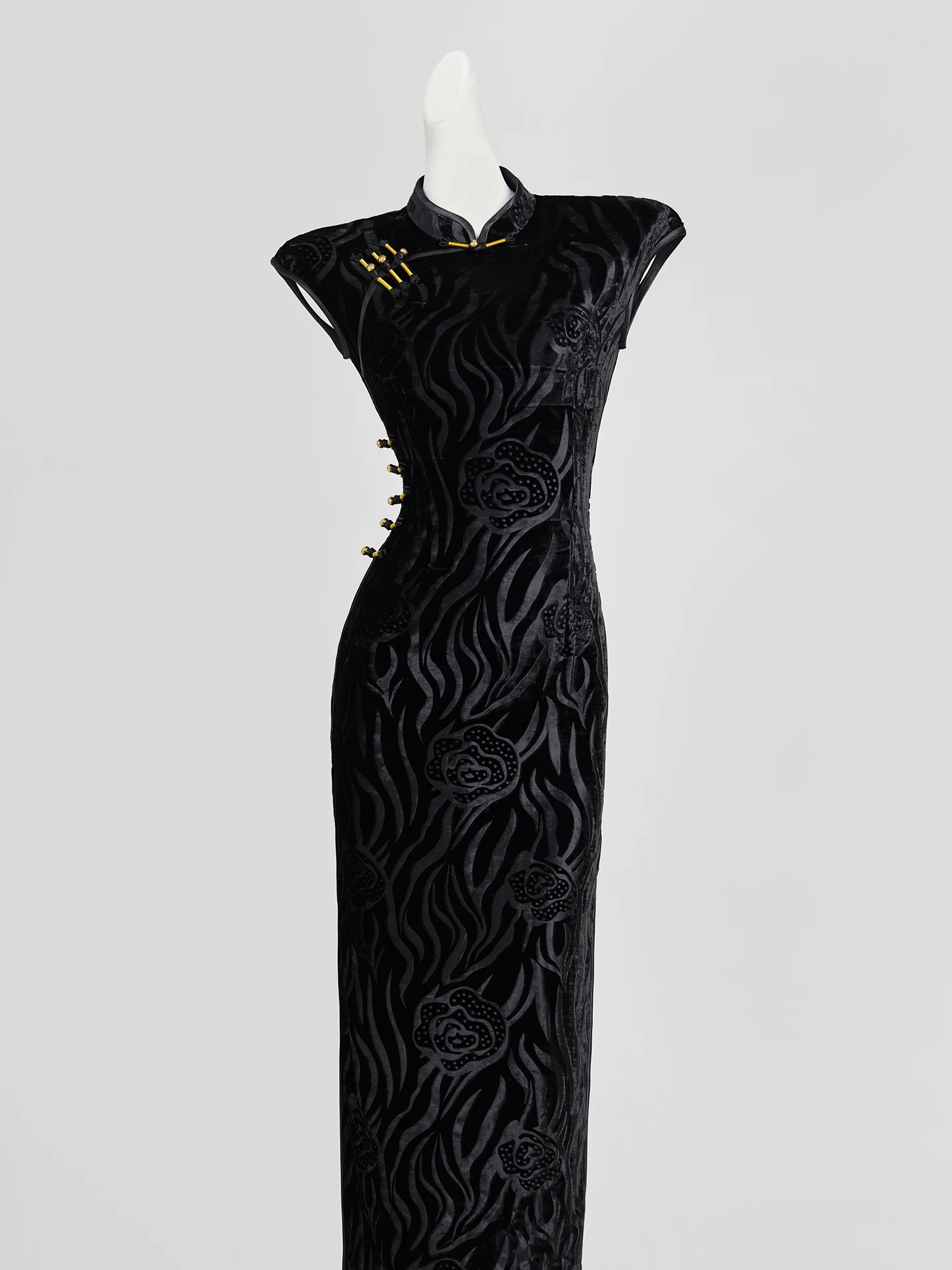 

Новое женское летнее платье-ципао из черного бархата, уникальное, красивое, в китайском стиле, для повседневной носки, стройнящее, длинное