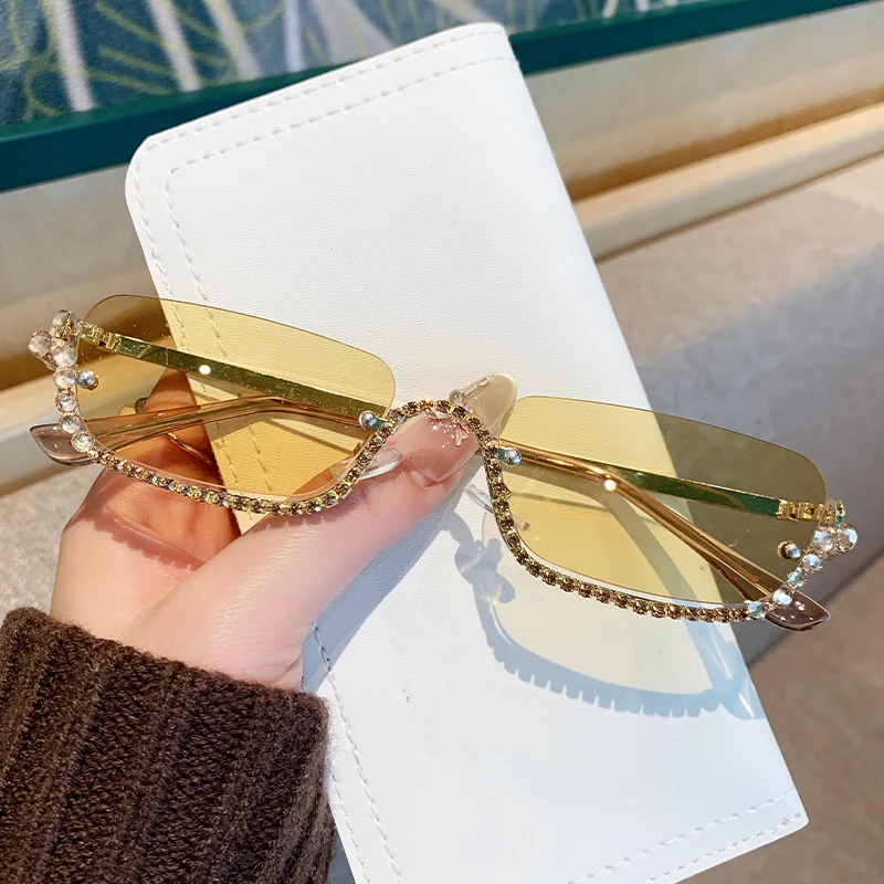 

New Fashion Square Half-frame Diamond-inlaid Sunglasses Trendy And Personalized Street Shots Versatile Metal Sunglasses 90308-1