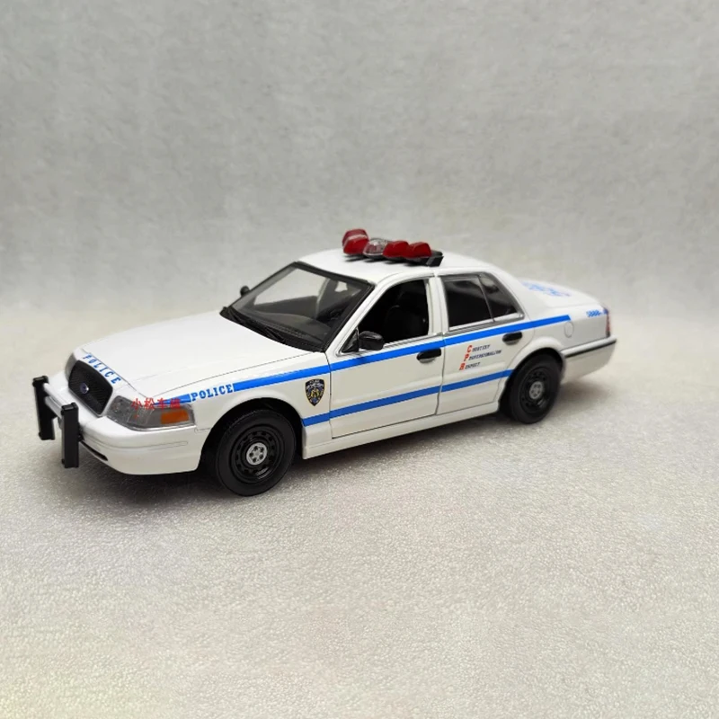 

Greenlight масштаб 1:24 2011, Корона 85513, имитация сплава, модель автомобиля, статическая коллекция, украшенные праздничные подарки, игрушки, сувенирный подарок