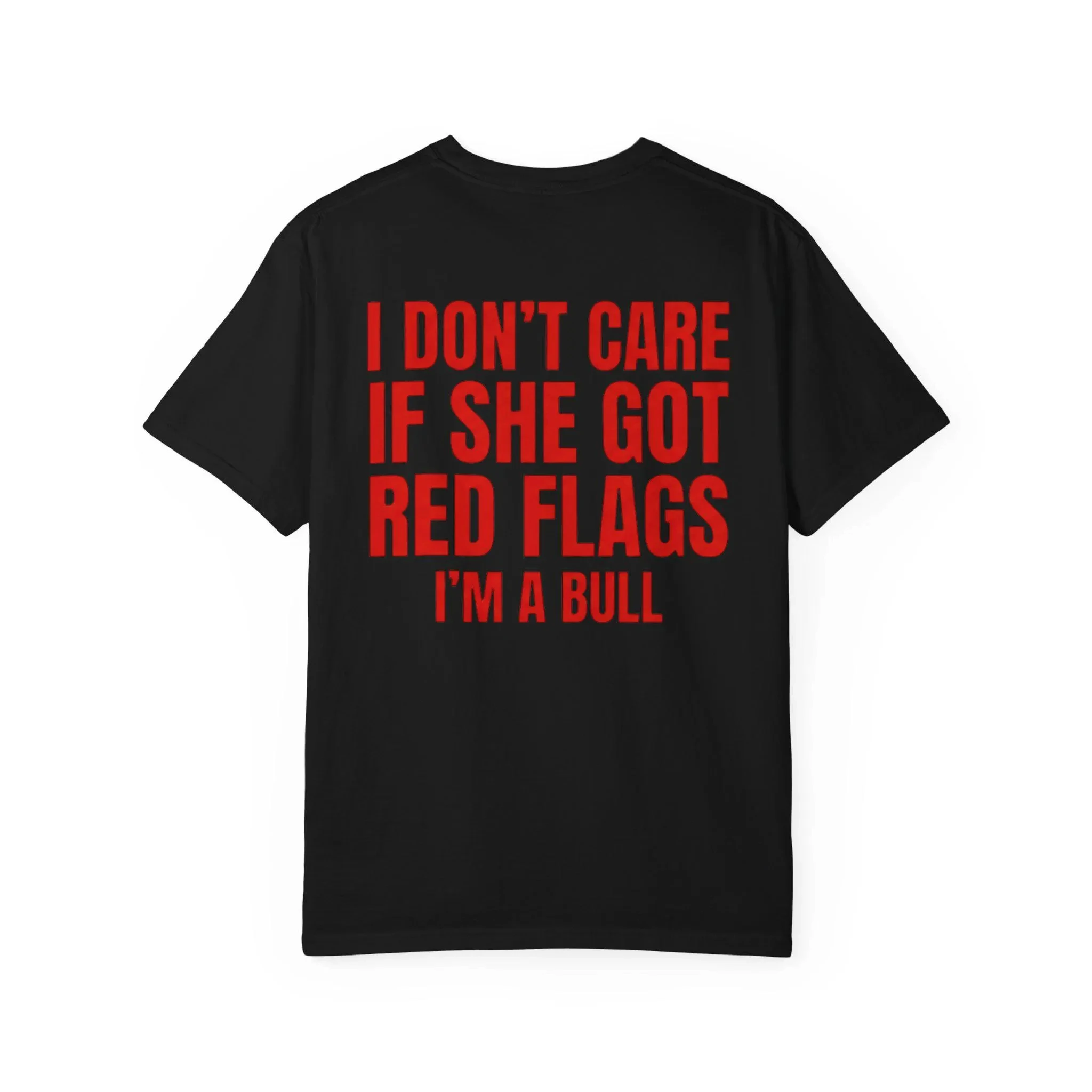 Ich kümmere mich nicht, ob sie Red Flags-Shirt trägt, ich bin ein Bull, lustiges T-Shirt, frecher sarkastischer Statement-Shirt, trendiges T-Shirt mit rotem Text und Grafik