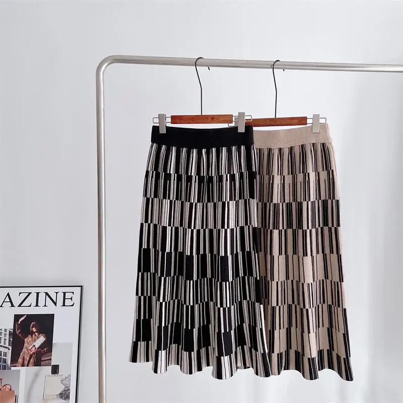 

2022 New Spring and Autumn High Waist Pleated Long Skirts French Retro Piano Key Contrast Knitted Skirt Women