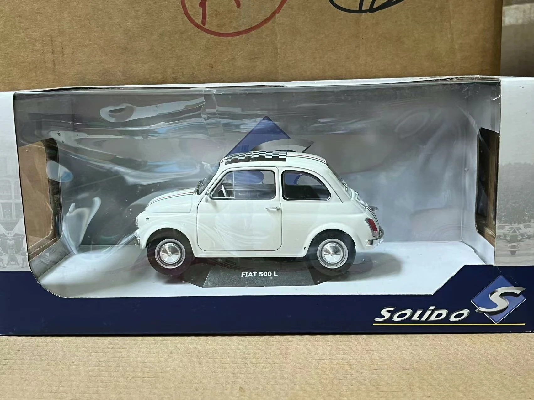 

Flaws Diecast SOLIDO 1/18 Scale FIAT 500L Alloy Car Model