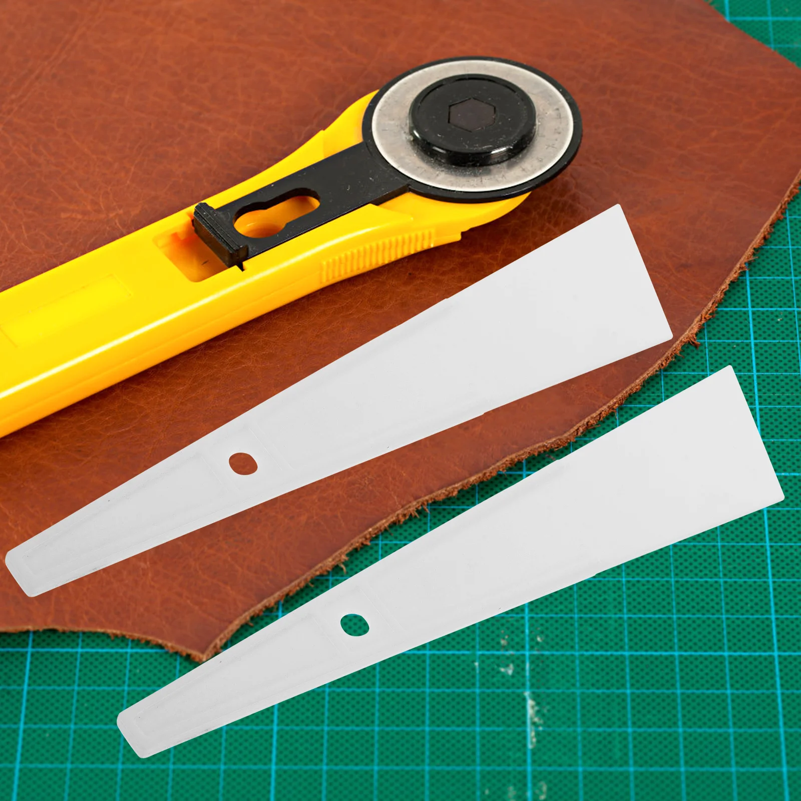 

2Pcs 40mm Glue Spreader Craft Tool for DIY Plastic Film-on Flexible Spatula Handheld Applicator Engraving Supplies