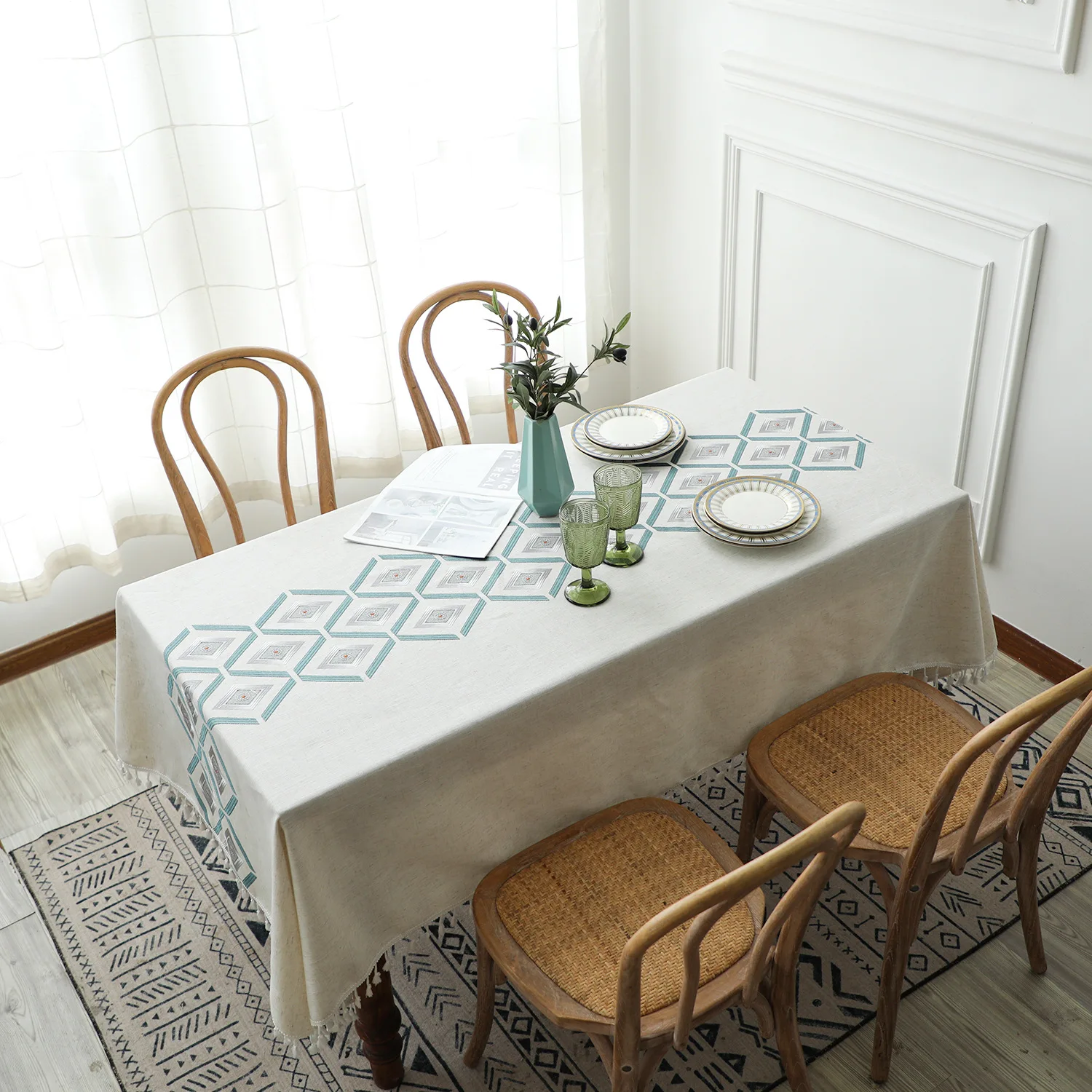 ผ้าปูโต๊ะมีพู่แบบนอร์ดิกใหม่ผ้าปูโต๊ะฝ้ายลินินเลียนแบบทรงสี่เหลี่ยมปักลายเรขาคณิต lozenge ผ้าคลุมโต๊ะผ้าโพลีเอสเตอร์