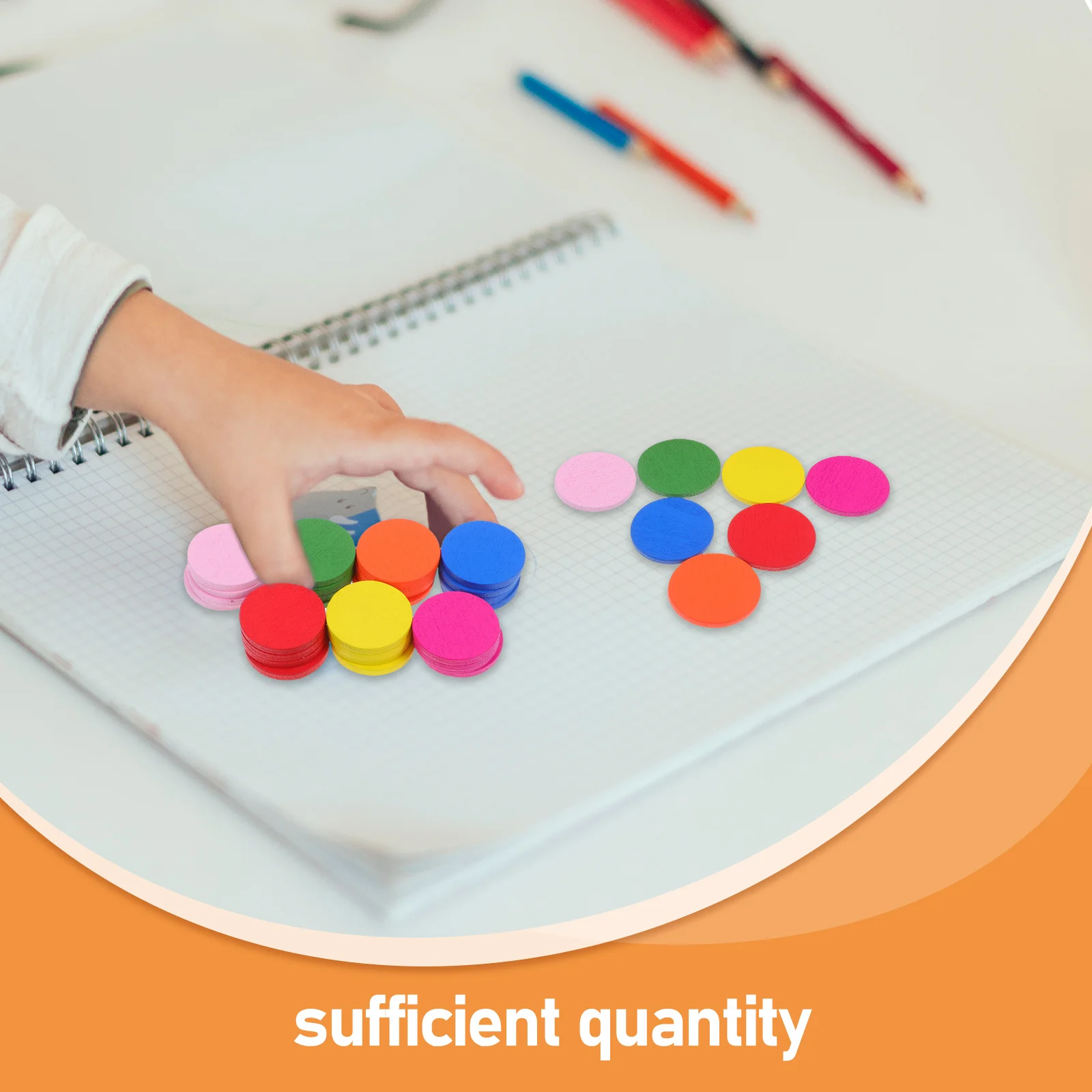 100 قطعة من أقراص الخشب المستديرة الملونة مثالية للأطفال مصنوعة يدويًا وسهلة المحاور هدية رائعة لأداة تعلم الطفل