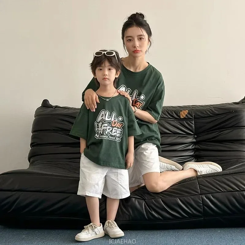 

Family Green T-shirt Korean Mom Dad and Daughter Son Tees Shorts Two Piece and Children Cotton Clothes Sets Outfit Father Mother