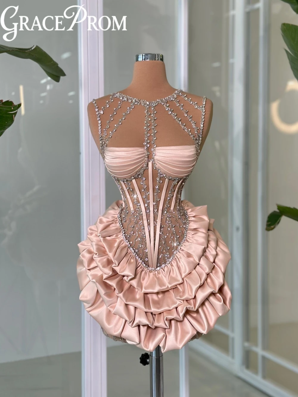 

Pink Tiered Crystal Mini Evening Dress Stylish Exquisite Homecoming Dresses For Party New Customized Illusion Cocktail Gown