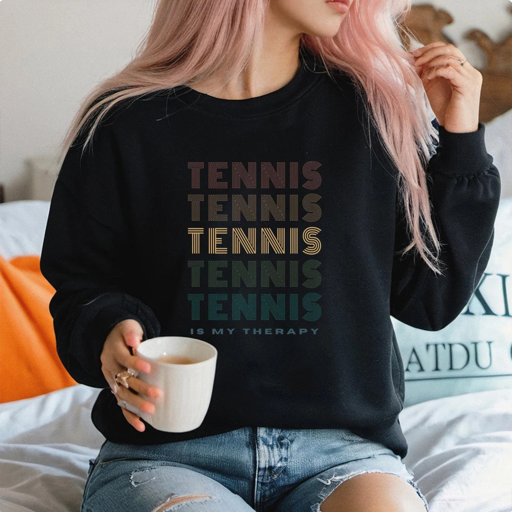 

Толстовка Tennis Is My Therapy, рубашка для любителей тенниса, спортивная толстовка для мамы на день игры, забавные женские толстовки с круглым вырезом в стиле ретро, модные топы