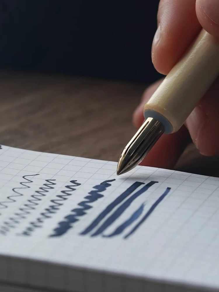 Dip Pen Bullet Tip Handgefertigter Füllfederhalter aus Edelstahl mit Messingfeder, Umriss, Kalligraphie, Comics, handgezeichnete kursive Charaktere