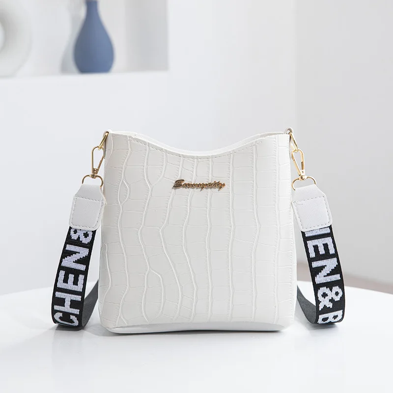 New fashion crocodile pattern messenger bag printed webbing strap shoulder strap bucket large capacity women's