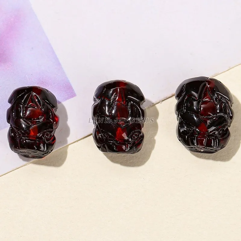 الدم الطبيعي الأحمر العنبر Pixiu حبة مع ثقب ، الثروة تميمة فاصل ، حبة لصنع المجوهرات ، قلادة DIY بها بنفسك ، سوار الملحقات ، 1 قطعة