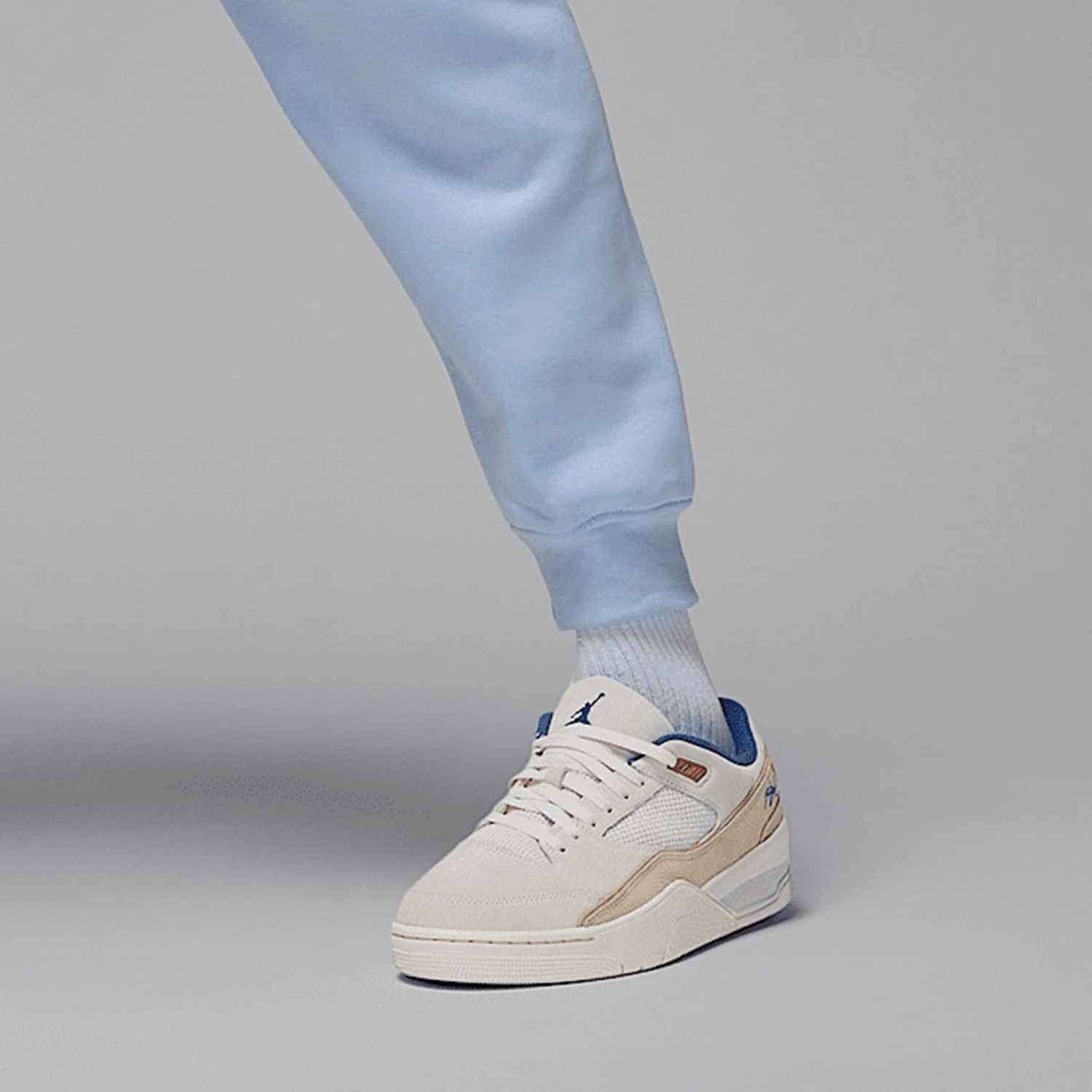 

Nike Official JORDAN Men's Lightweight Low-Top Cushioned Stitched Basketball Shoes HF3255-005