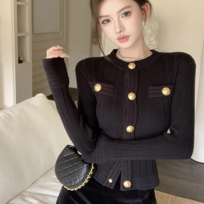 Matakawa krótkie swetry rozpinane jednolita, jesienno-zimowa koreańska moda Vintage damskie swetry guziki elegancki szykowny słodki Sueter Mujer