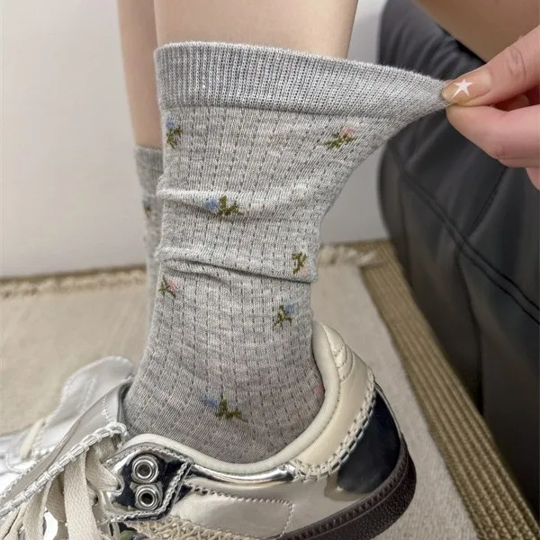 Spring Summer Seamless Thin Mesh Floral Vintage Mid-Calf Socks Women's Breathable Versatile Cardigan Wholesale Transparent Desig