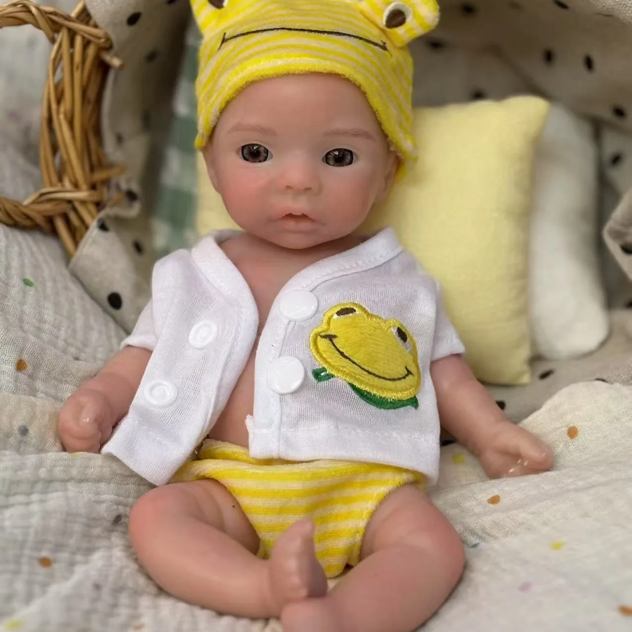 新しい10インチフルシリコンリボーンドール、口が開く汎用カラーの女の子のベビードール、子供の誕生日プレゼントに